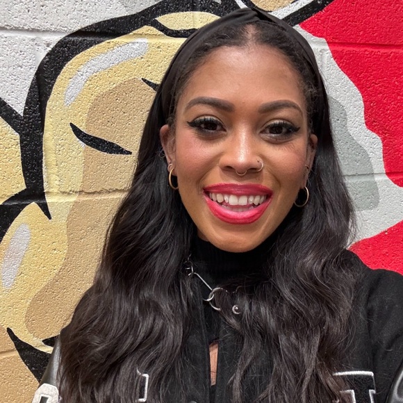 Meet your Posher, Anastacia - Picture 1 of 1